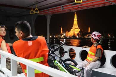 Bangkok: Menunggang Basikal Malam dan Makan Malam di Restoran Tempatan
