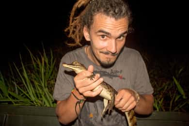 Manaos: Excursión nocturna de pesca de pirañas y observación de caimanes