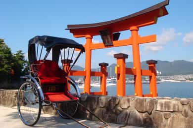 Miyajima : visite privée en cyclo-pousse du sanctuaire d'Itsukushima
