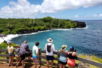 Maui: Road to Hana Adventure with Breakfast & Lunch
