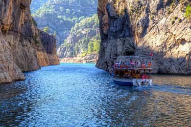 Yan: Yeşil Göl Yakınında Öğle Yemekli Yeşil Kanyon Tekne Turu