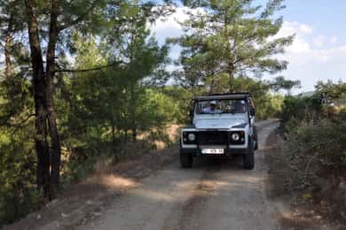 Kemer: Jeep Safari Tour mit Mittagessen am Flussufer
