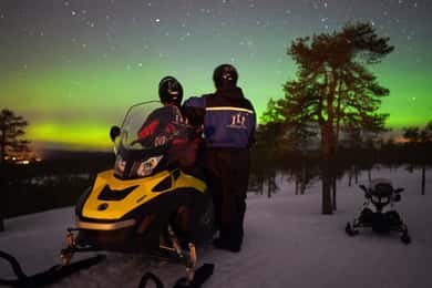 Rovaniemi: Snöskoterjakt på norrsken