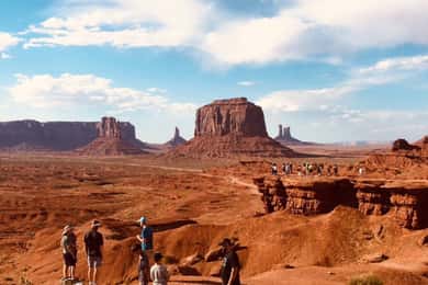 Monument Valley: Backcountry Jeep Tour with Navajo Guide
