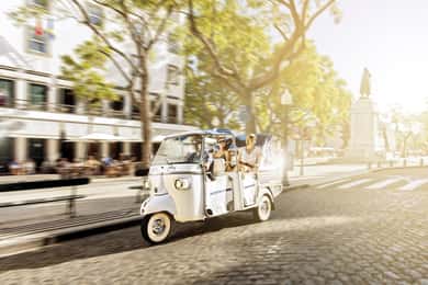 Lisboa: Fra øst til vest – privat tur i tuk-tuk