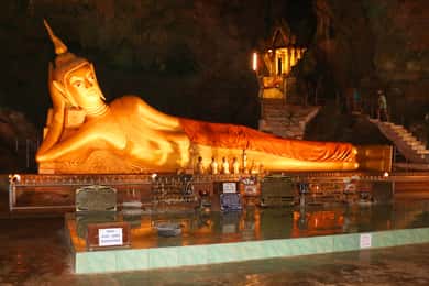 Excursão de 1 dia a um templo, incluindo a Caverna do Dragão, a partir de Khao Lak
