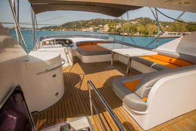 Istanbul : Visite privée du Bosphore en yacht au coucher du soleil et le matin