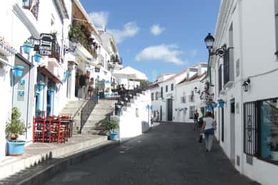 Malaga: Private Day Trip to Mijas
