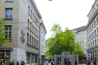 Zurich: Exclusive Swiss Banking Tour with a Local