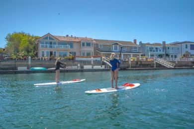 Huntington Beach: Uthyrning av ståpaddelbrädor