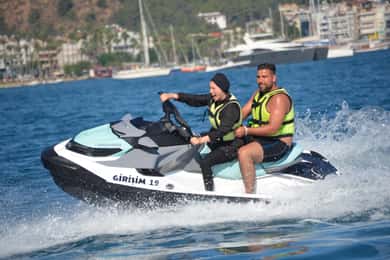 Barcelona: Miete einen privaten Jetski für kurze oder lange Zeit