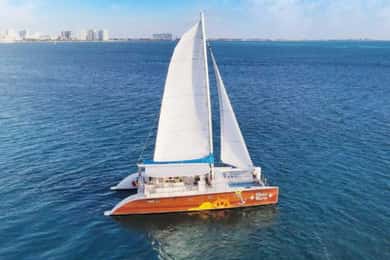 Desde Riviera Maya: Excursión en catamarán a Isla Mujeres