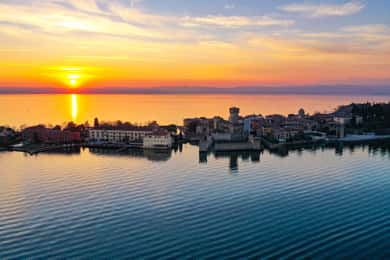 Lake Garda: Historic Castle Cruise with Wine Tasting