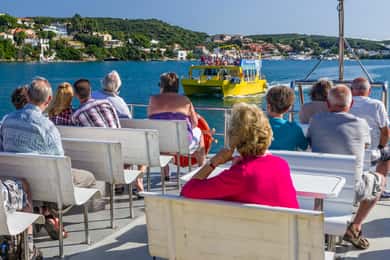 Port Mahon: 1-Hour Harbor Cruise with Underwater Views