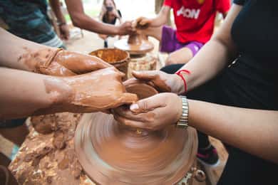 Luang Prabang: Taller de Alfarería y Excursión en bicicleta a Wat Chomphet