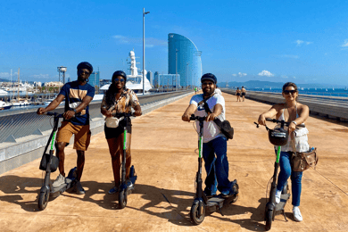 Barcelona: Sagrada Familia Elektrische scooter of fietstour