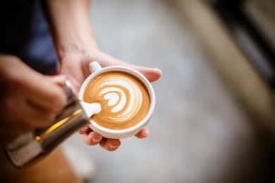 ブレーメン：ヨハン・ヤコブス・ハウスでのコーヒーとラテアートのワークショップ