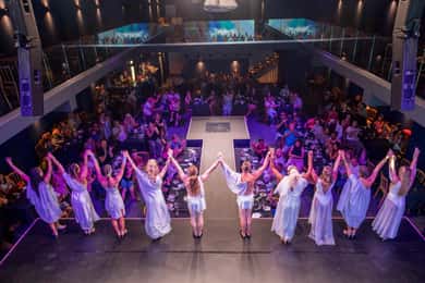 Hersonissos: Teateropplevelse med middagsshow i Troja Billetter