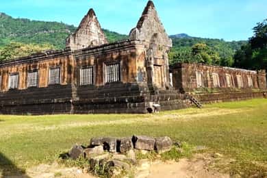 Pakse: Excursión a las Cataratas Místicas y los Templos Intemporales del Sur de Laos