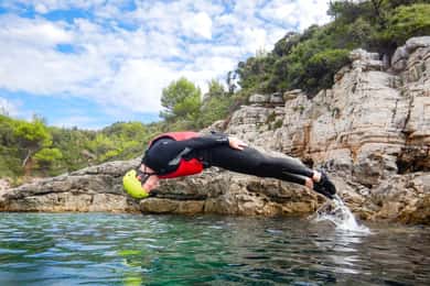 Pula: Coasteering Abenteuer mit Guide und Fotos