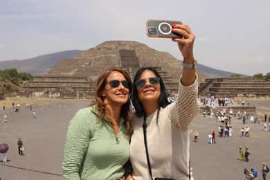 Teotihuacan, guided tour+pickup in CDMX+desayuno en cueva