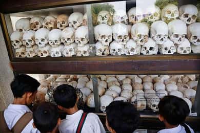 Phnom Penh: killing field & Toul Sleng genocide museum Tour