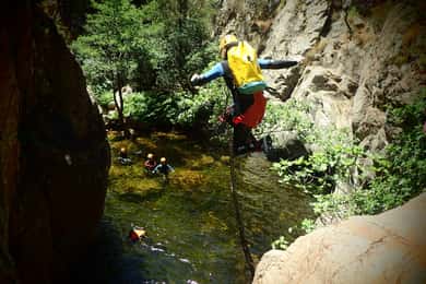 Propriano: Excursão de canyoning para principiantes no Canyon Baracci