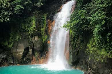 Rio Celeste, esplora la foresta pluviale e la grande cascata