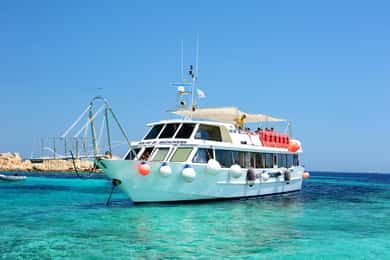 Olbia: Maddalena Archipelago bådtur med minibustransport