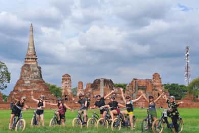Tour en bicicleta por la ciudad y el parque histórico de Ayutthaya