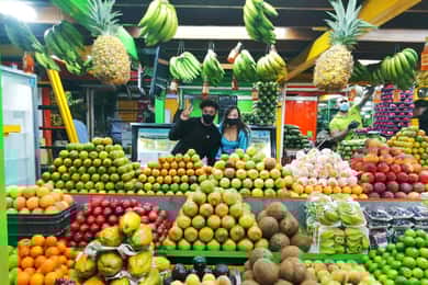 Medellín: excursão ao mercado local com degustação de frutas exóticas