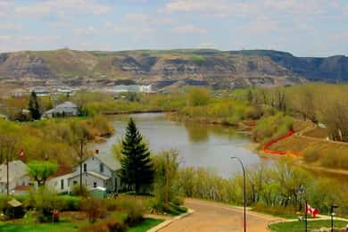 Drumheller: Bad Land & Dinosaur Museum Tour from Calgary
