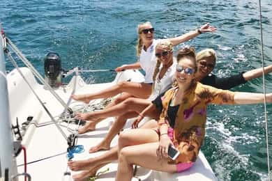 Från Manly: Sydney Harbour Hands-On Taster Yacht Cruise