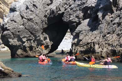 Sesimbra: Ribeiro Cavalo Beach, Caves, & Arrábida Kayak Tour