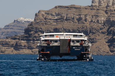 Da Santorini a Mykonos: biglietto del traghetto e trasferimento in hotel