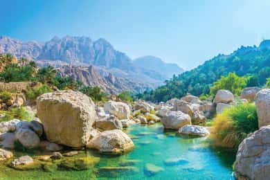 Muscat: Wadi Shab i Bimah Sinkhole Tour z audioprzewodnikiem