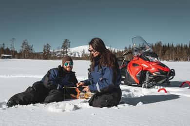 Levi: Snescooter-safari med isfiskeri og udendørs frokost