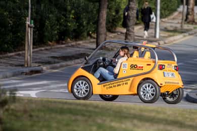 Barcelona: Centrum miasta i Park Olimpijski GoCar Experience
