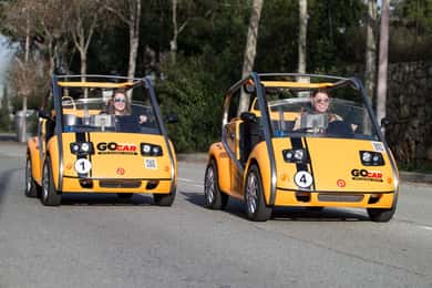 Barcelona: 3-godzinna wycieczka Discover Gaudí GoCar Tour