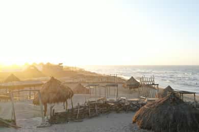 Barranquilla: Xata Beach Club Day Pass with Lunch