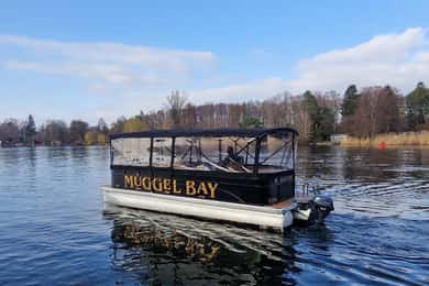 Berlin: Luxury Pontoon Kuba Rental