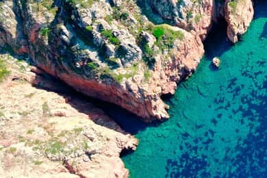 Depuis Porticcio : croisière vers la réserve de Scandola et le village de Porto