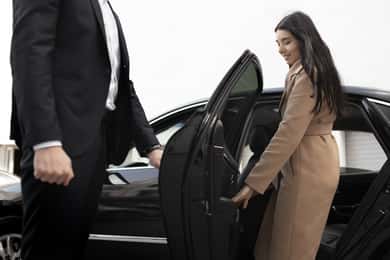 Kraków: Privater Flughafentransfer mit dem Luxuswagen