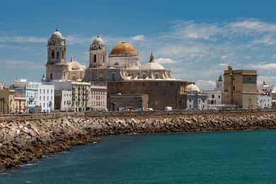 Cadiz: Private Food and Culture Walking Tour with Tastings