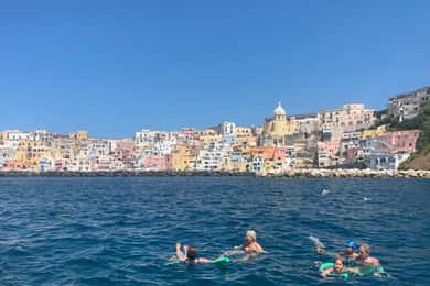 Fra Sorrento: Båttur til Ischia og Procida med snorkling