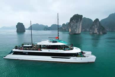 Halong & Lan Ha Bay 1-Day Catamaran Cruise from Hanoi