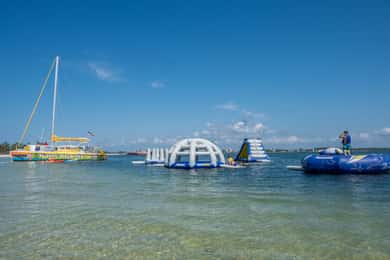 Isola delle Conchiglie: Tour d'avventura a bordo del catamarano Privateer