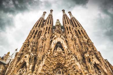 2-dniowa wycieczka: Gaudi, Sagrada Familia - Montserrat i winnice