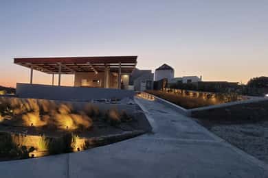 Tinos: passeio pela vinícola e degustação de vinhos combinados com lanches