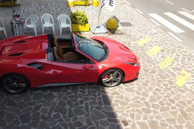 Maranello: Test Drive Ferrari 488 Spider
